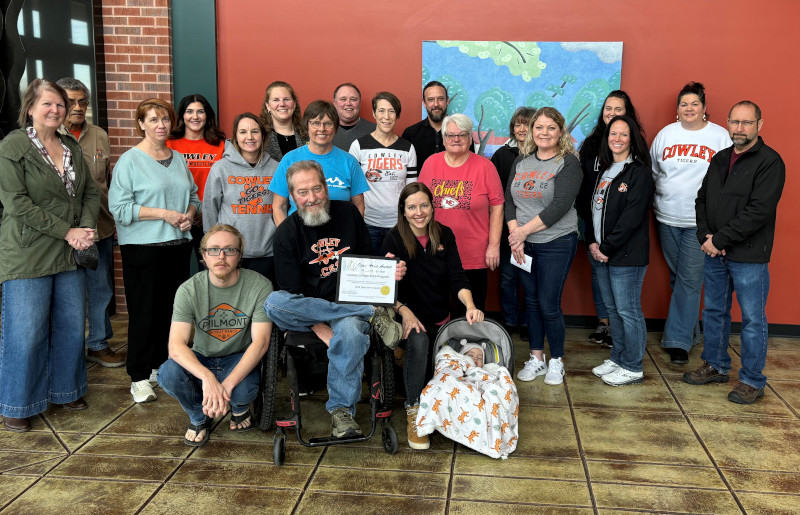 Cowley ACES organization receives Open Arms Award from Ark City Chamber