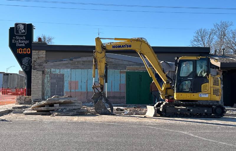 Stock Exchange Bank replacing north side of its building on Summit in Ark City