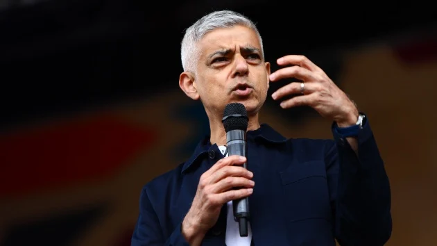 Students shut out of US by Trump should come to UK, London mayor says