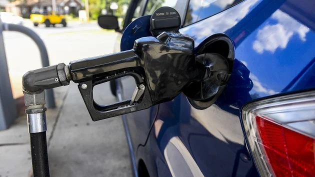 Gas prices near lowest level in 4 years ahead of Fourth of July