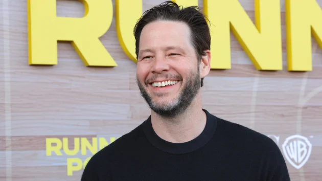Ike Barinholtz in talks to play Elon Musk in Luca Guadagnino’s ‘Artificial’