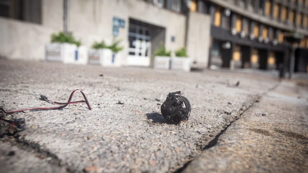 Russia and Ukraine exchange drone attacks amid peace talks maneuvers