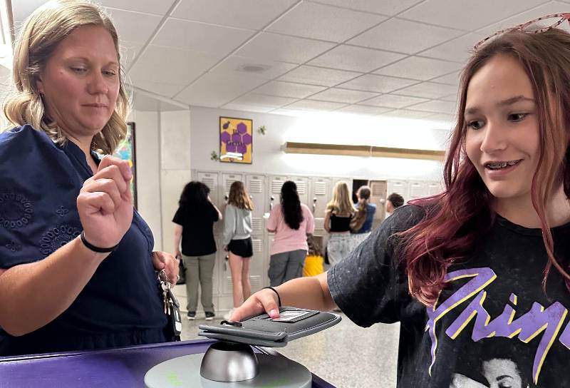 Ark City schools already reporting improvements from new phone policy