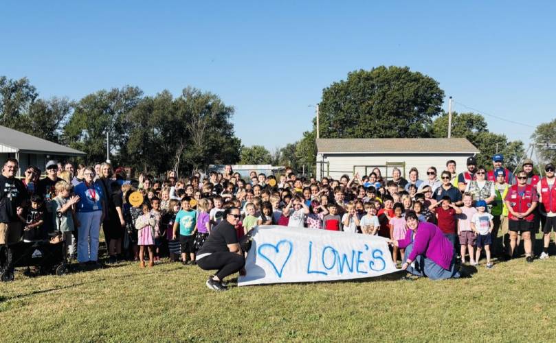 Ponca Lowe’s visits IXL in Ark City to spruce up the school and playground