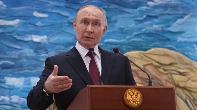 Russia ready to ‘fight to the last Ukrainian,’ Putin says amid US peace drive