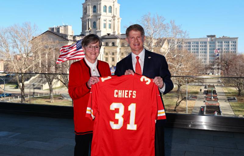 CHIEFS IN KANSAS: State, team reach deal for a domed stadium