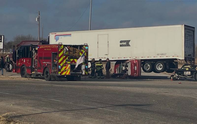 Two from Winfield injured in semi and car crash Monday morning