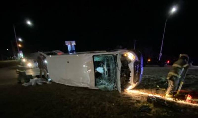 Van collides with another vehicle Thursday night on Ark City roundabout