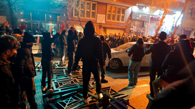 Iran protests: Iranian airspace reopens amid fears of US strikes