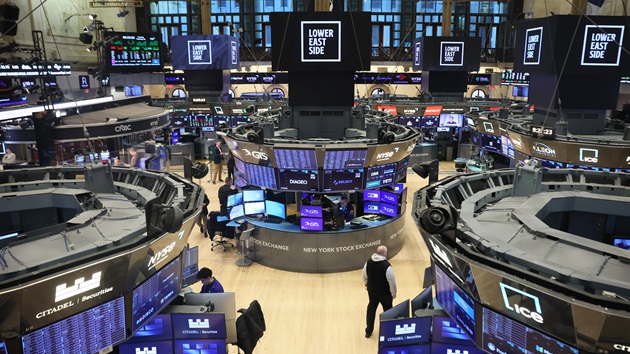 Investors send stocks tumbling, Dow plunges 900 points