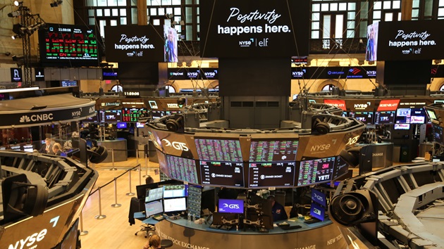 Dow soars 1,000 points as Trump claims talks held with Iran