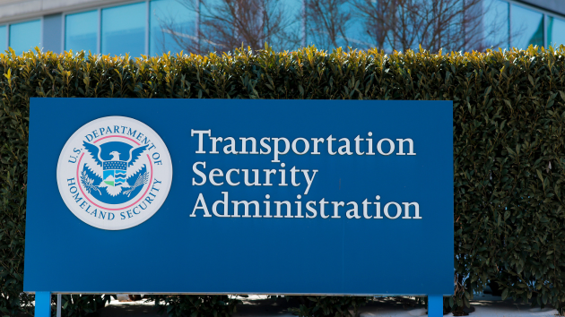 TSA officers receive their 1st paychecks in weeks