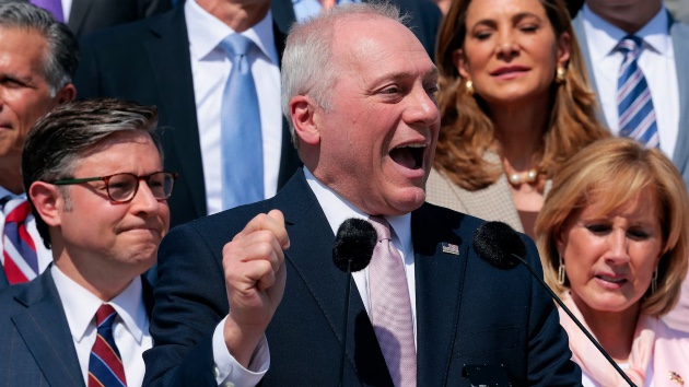 Congress approves short-term FISA spy powers extension amid GOP infighting