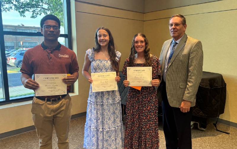 City of Ark City awards scholarships Monday to the top students locally