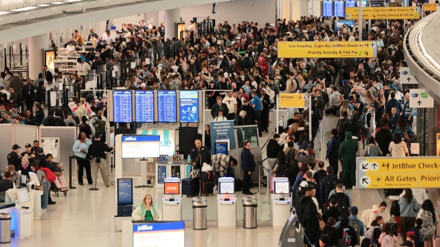Memorial Day weekend travel: The busiest days to fly and drive