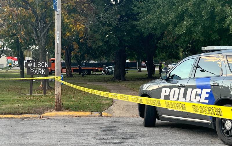 Ark City Police investigate early morning motor vehicle crash at Wilson Park